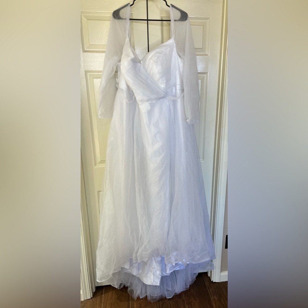 Plus Size Elegant White Wedding Gown with Sheer Sleeves Size 24/26W